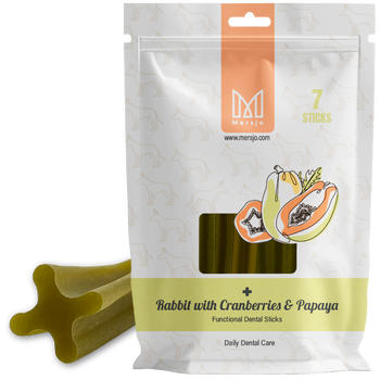 Dentálna pochúťka pre psov Mersjo Dental Sticks - Králik Papája & Brusnica (7 tyčiniek)