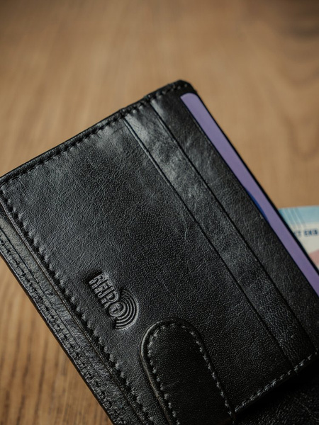 Pánska kožená peňaženka v horizontálnom prevedení s RFID Stop membránou